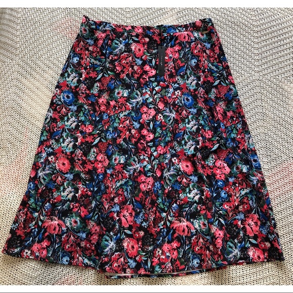 T Tahari Dresses & Skirts - NWT T Tahari floral midi skirt sz XL